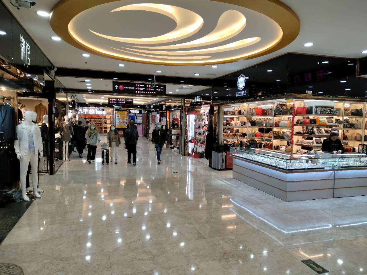 珠海的购物天堂!拱北来魅力女人世界口岸店商铺低价,!