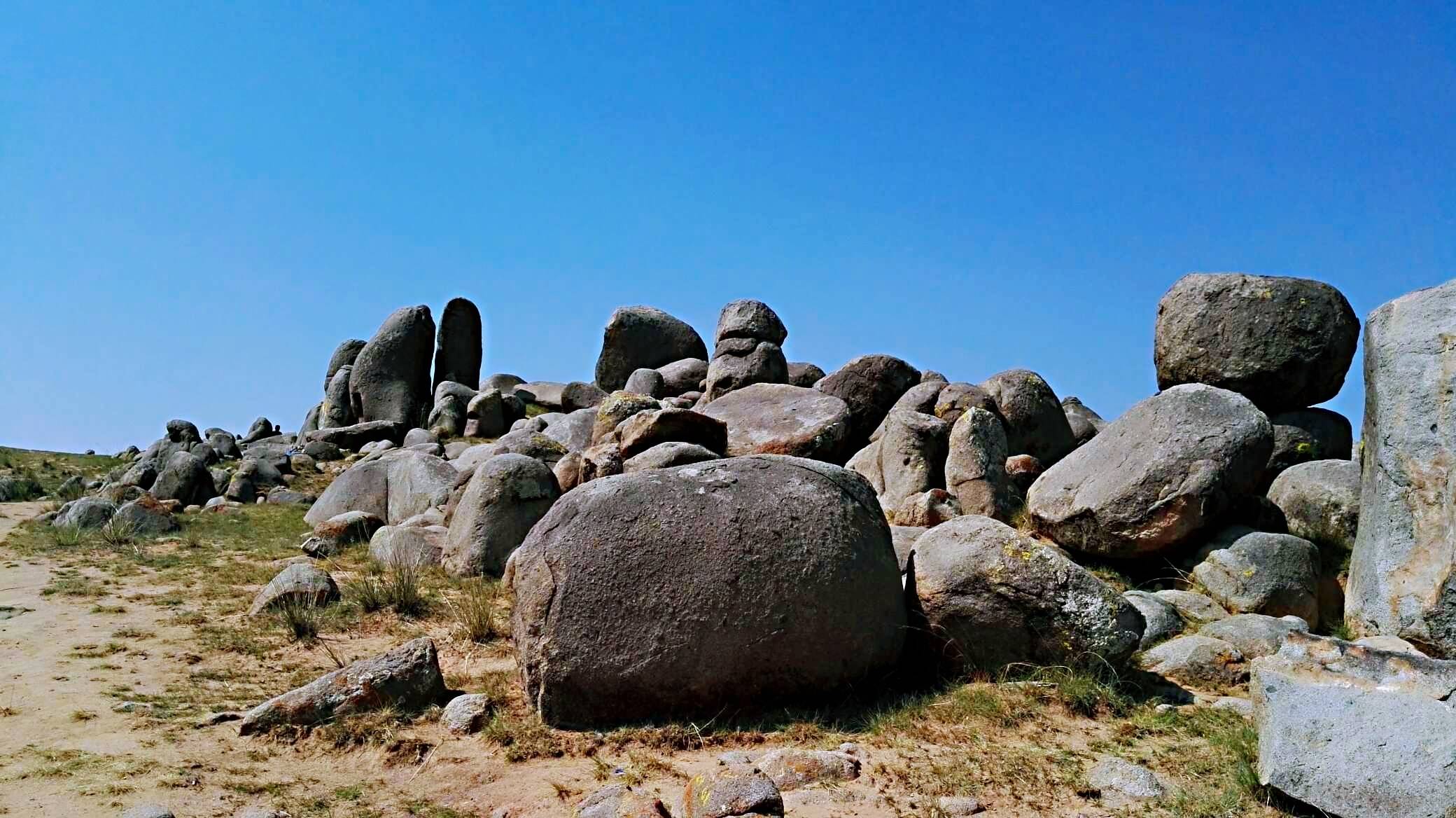 阴山北麓奇石林