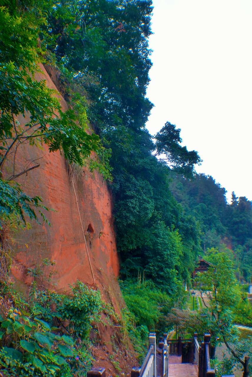 故乡乐山的白崖洞公园