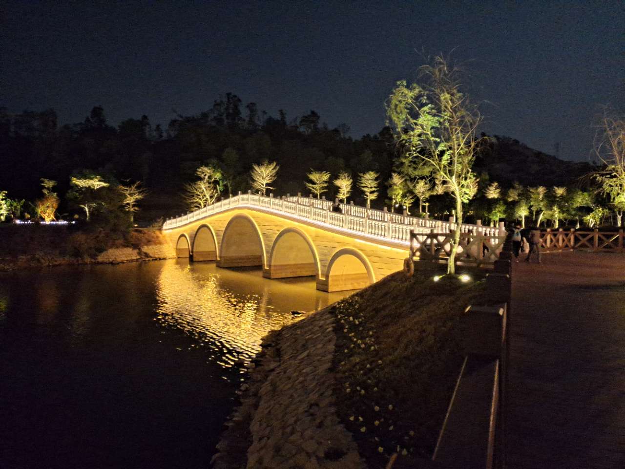 夜游香山湖公园三期二期